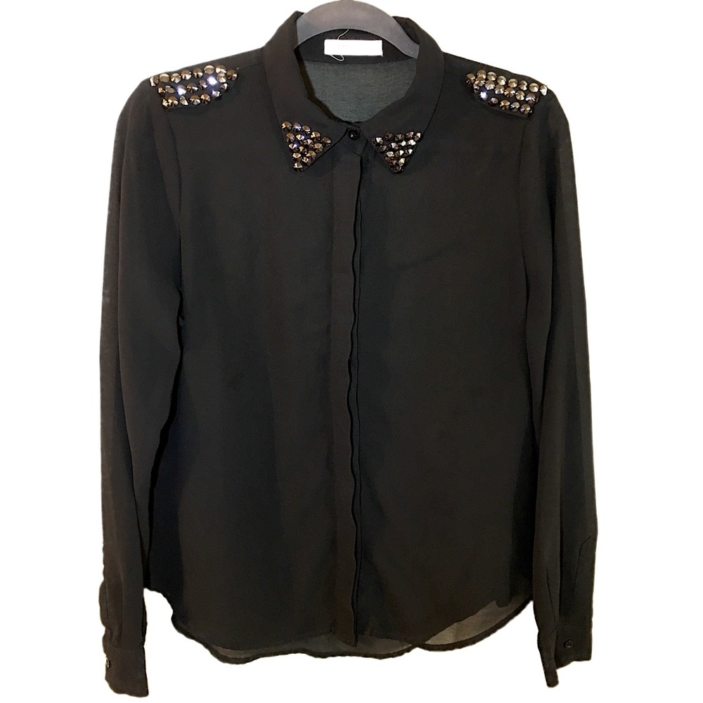 Black sheer studded button ⬇️⚫️